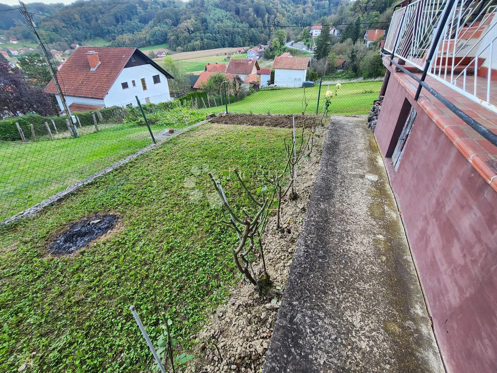 vikendica sa malenom okućnicom iznad tuheljskih toplica - slika 16