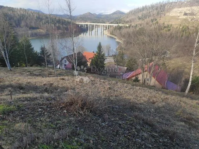 atraktivni teren u fužinama uz jezero bajer - slika 2