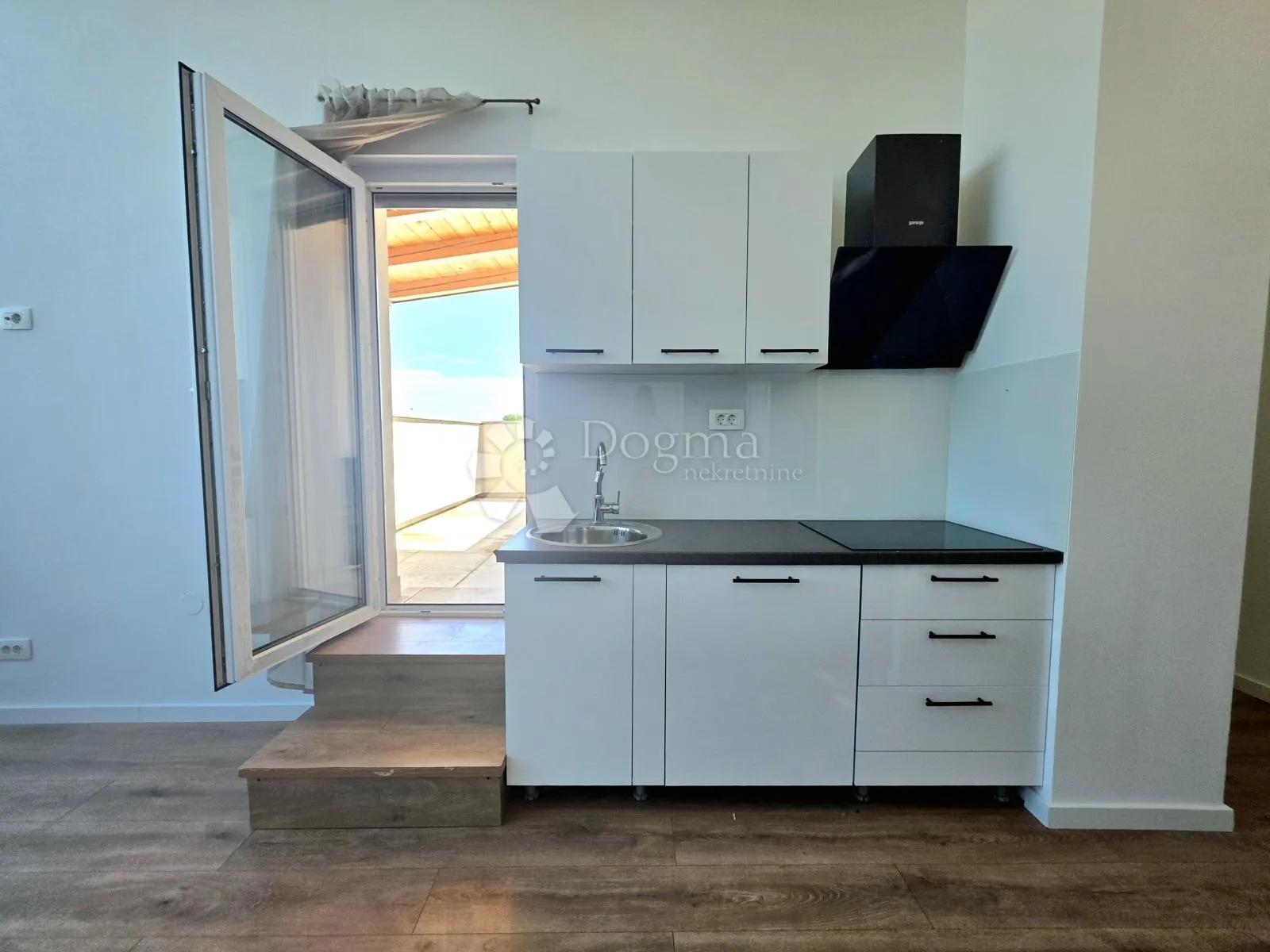 prodaja, stan, karlovac, nkp 50m² + 20m² terase, grabrik - slika 5