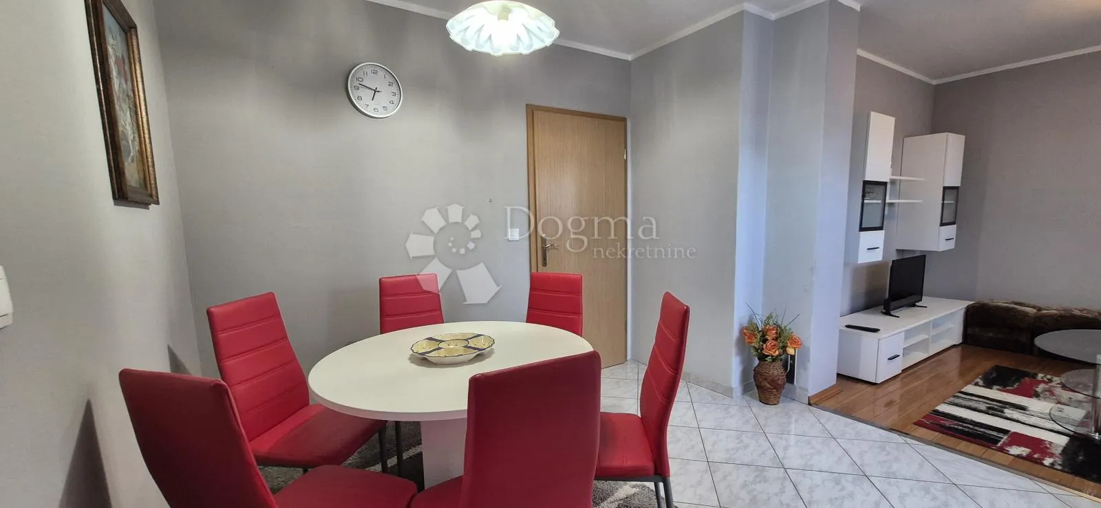 kuća sa 2 stana i bazenom - slika 116