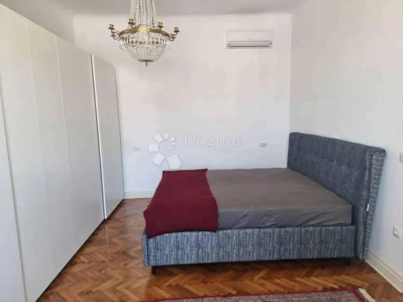 kompletno renoviran stan u samom centru pule – 93 m² s terasom - slika 9