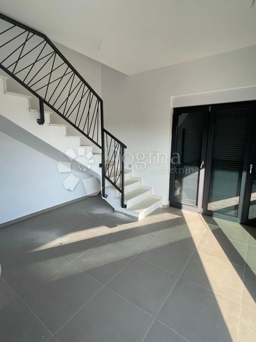 vodice duplex kuća na atraktivnoj lokaciji sa prekrasnim pogledom - slika 13