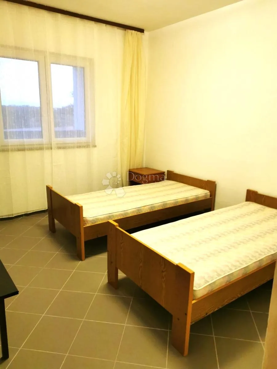 kuća sa velikom okućnicom - prilika! - slika 7
