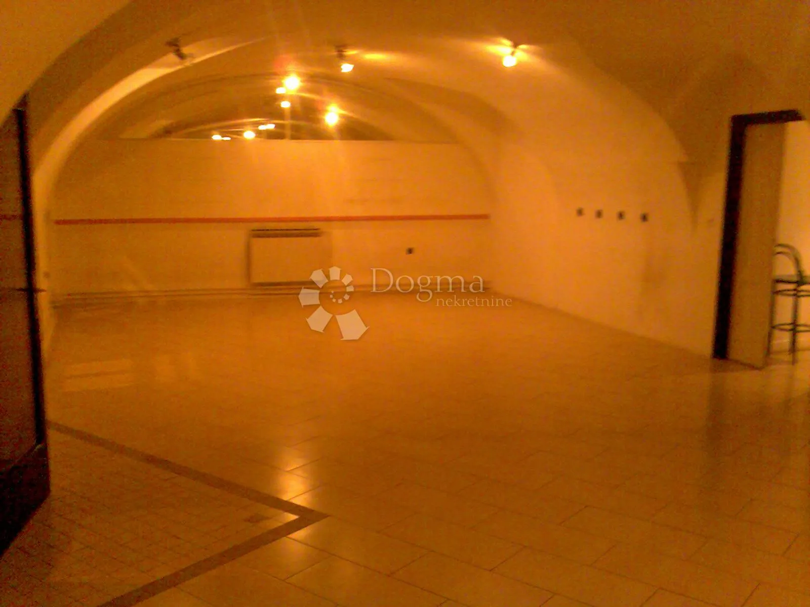 stan u samom centru grada - slika 20