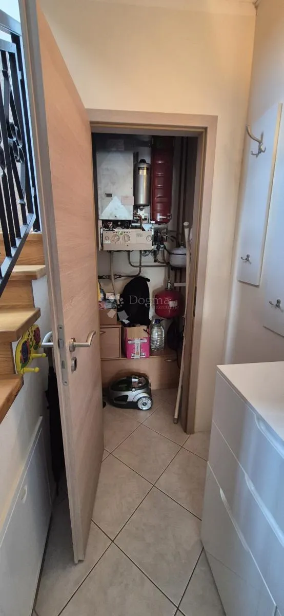 kuća sa 2 stana i bazenom - slika 41