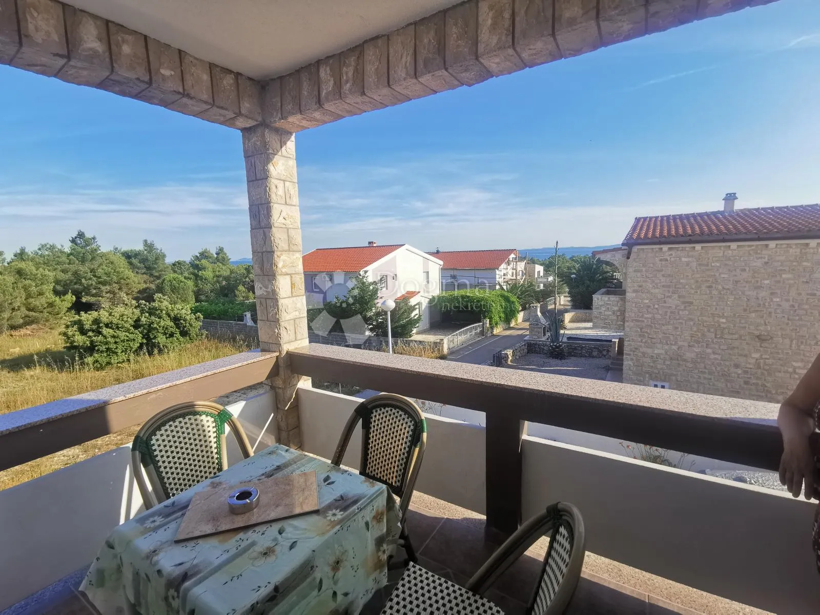 kuća na viru s bazenom i apartmanima - 698m2 - slika 16