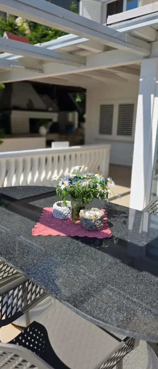 prvi red do mora: samoodrživa apartmanska vila s uhodanim poslovanjem – vela luka, korčula - slika 10