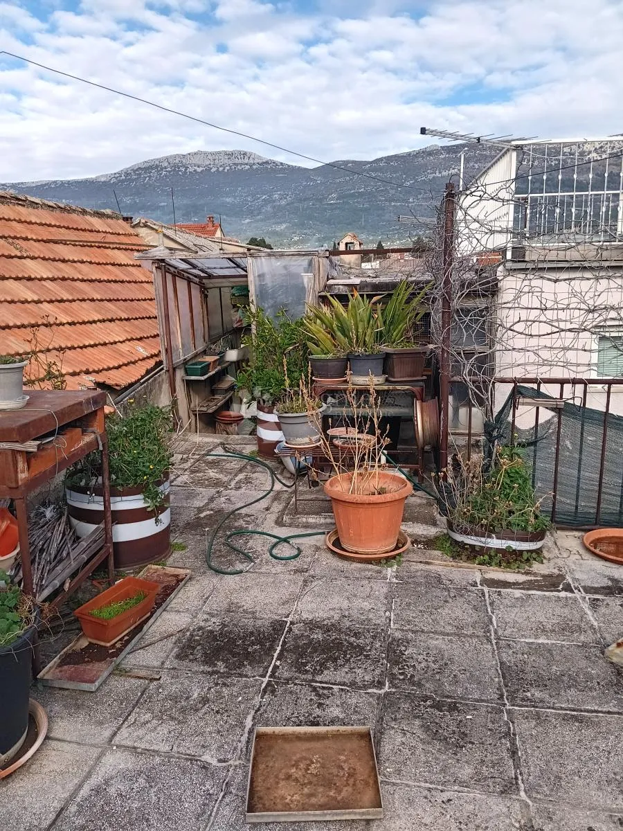 kuća za adaptaciju kaštel lukšić - slika 6