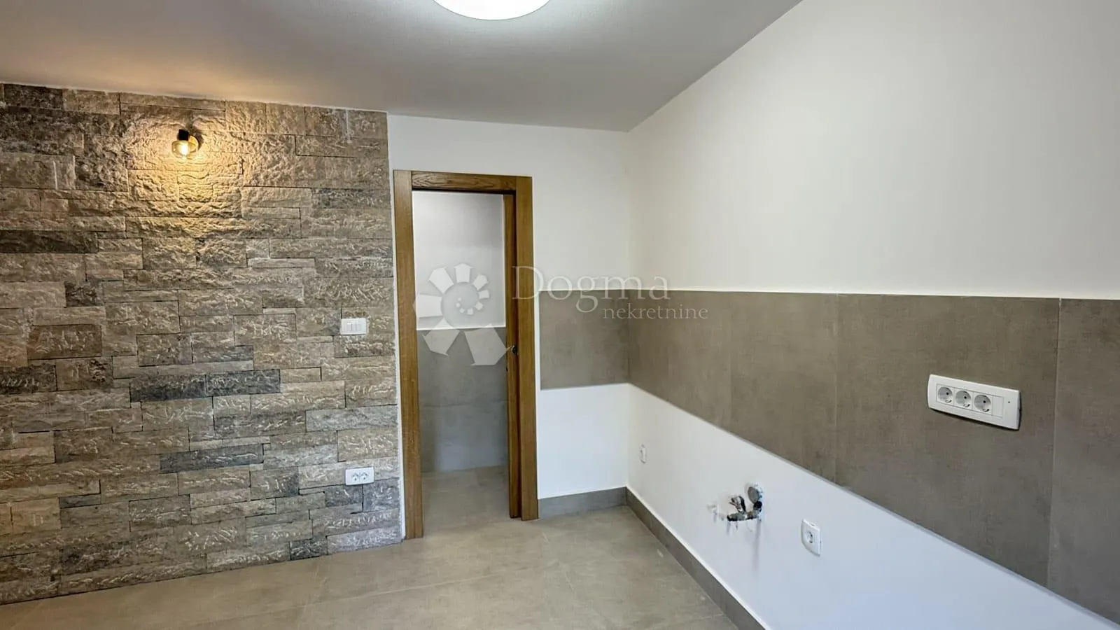 prekrasna renovirana kamena kuća - slika 8