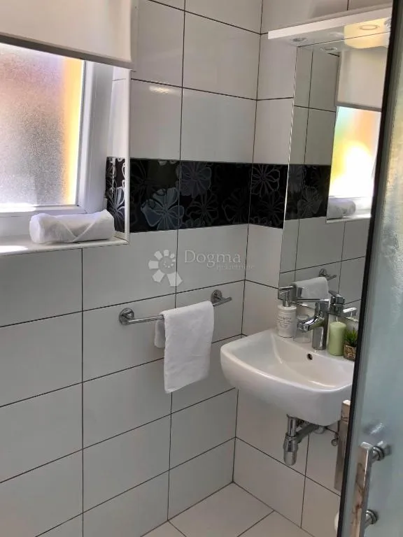 kuća na pagu s velikim dvorištem - 310m2 - slika 32