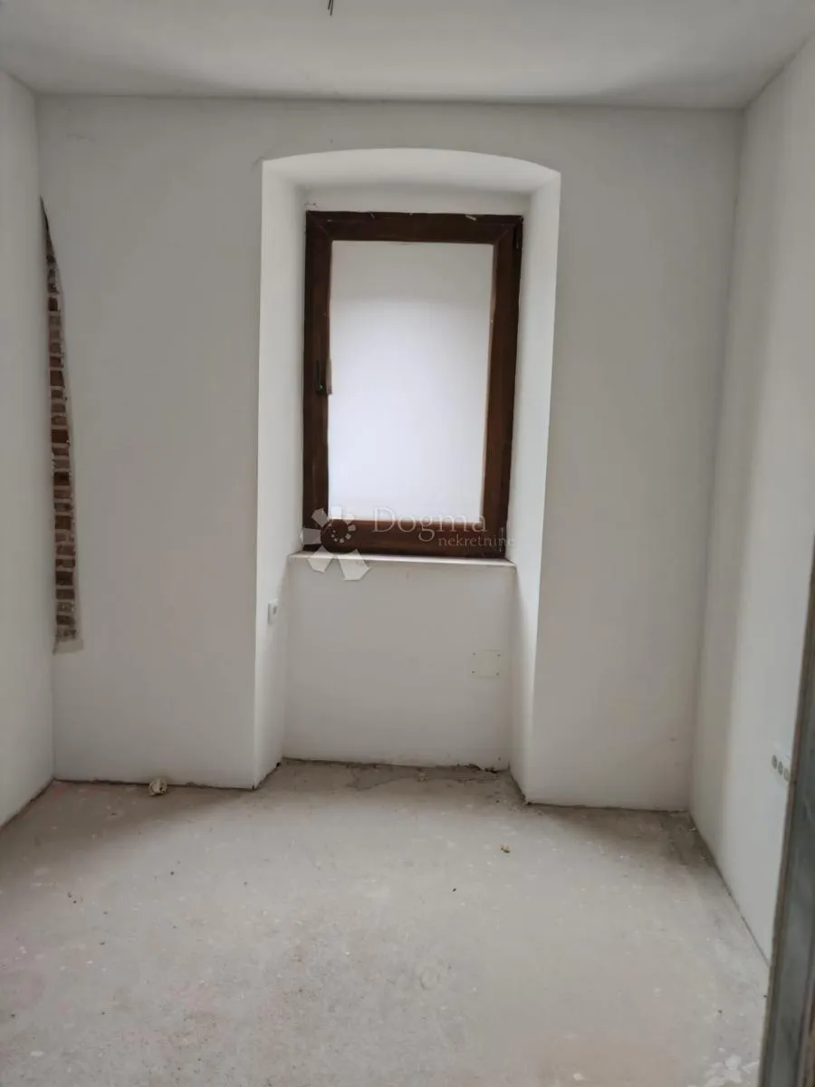 novouređena kuća sa četiri stambene jedinice! - slika 14