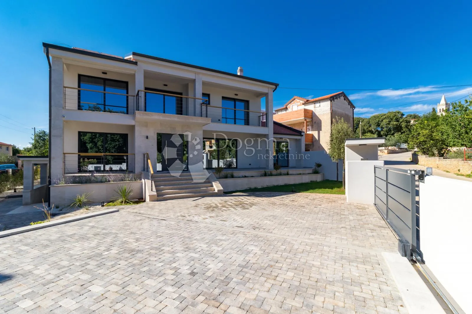 luksuzna moderna vila sa bazenom - slika 2