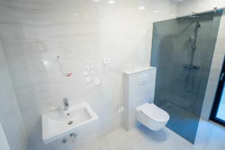 raskošan penthaus s bazenom, 100 m od mora - slika 35