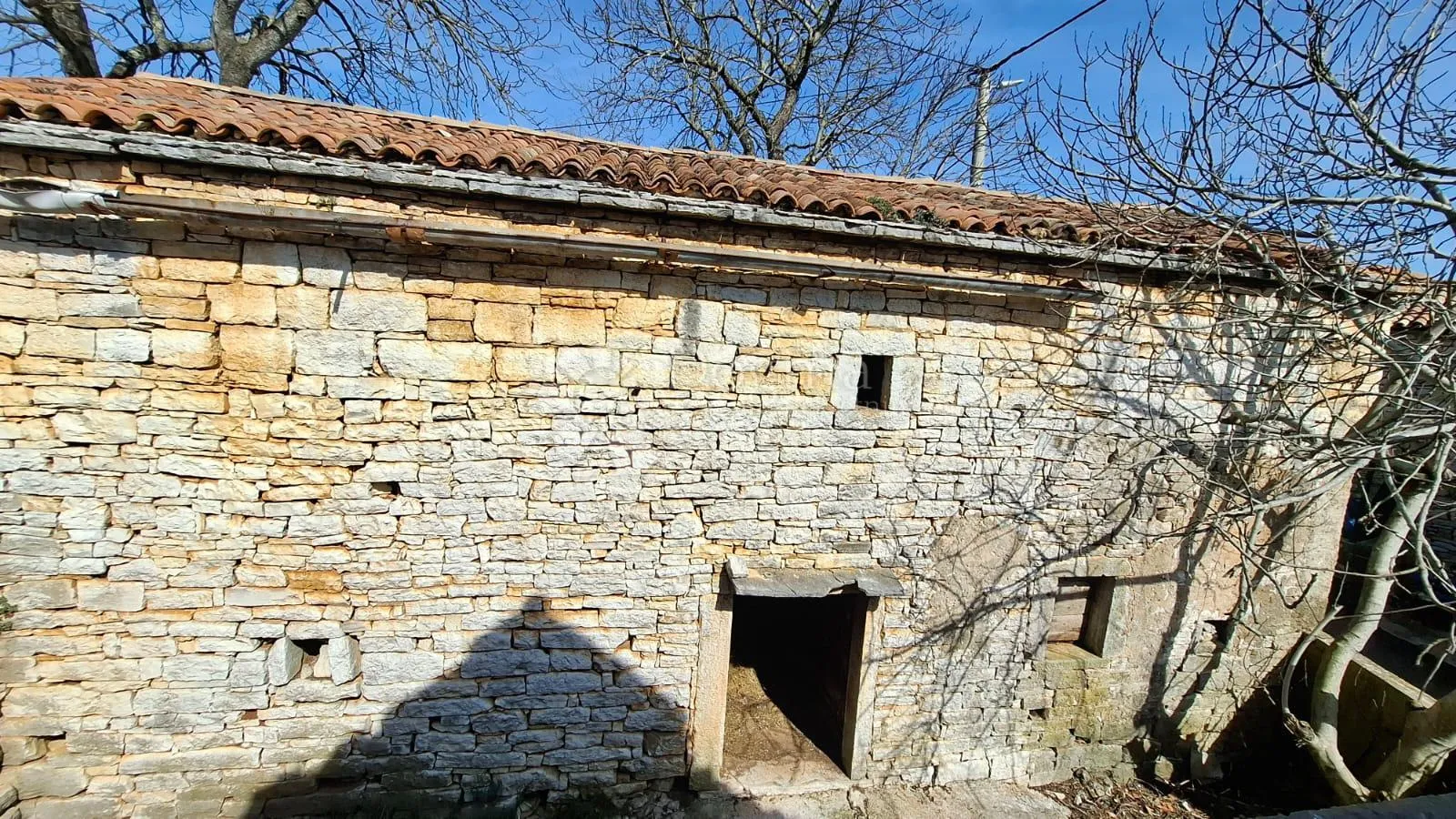 izvrsna prilika, kamena samostojeća kuća u mirnom dijelu istre - slika 7