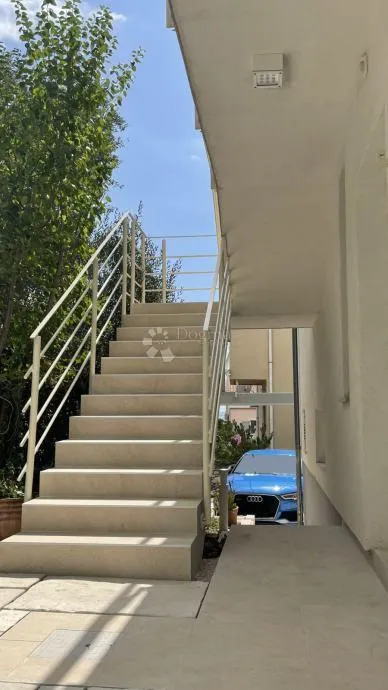 elegantna samostojeća kuća uz more – brodarica, šibenik - slika 10