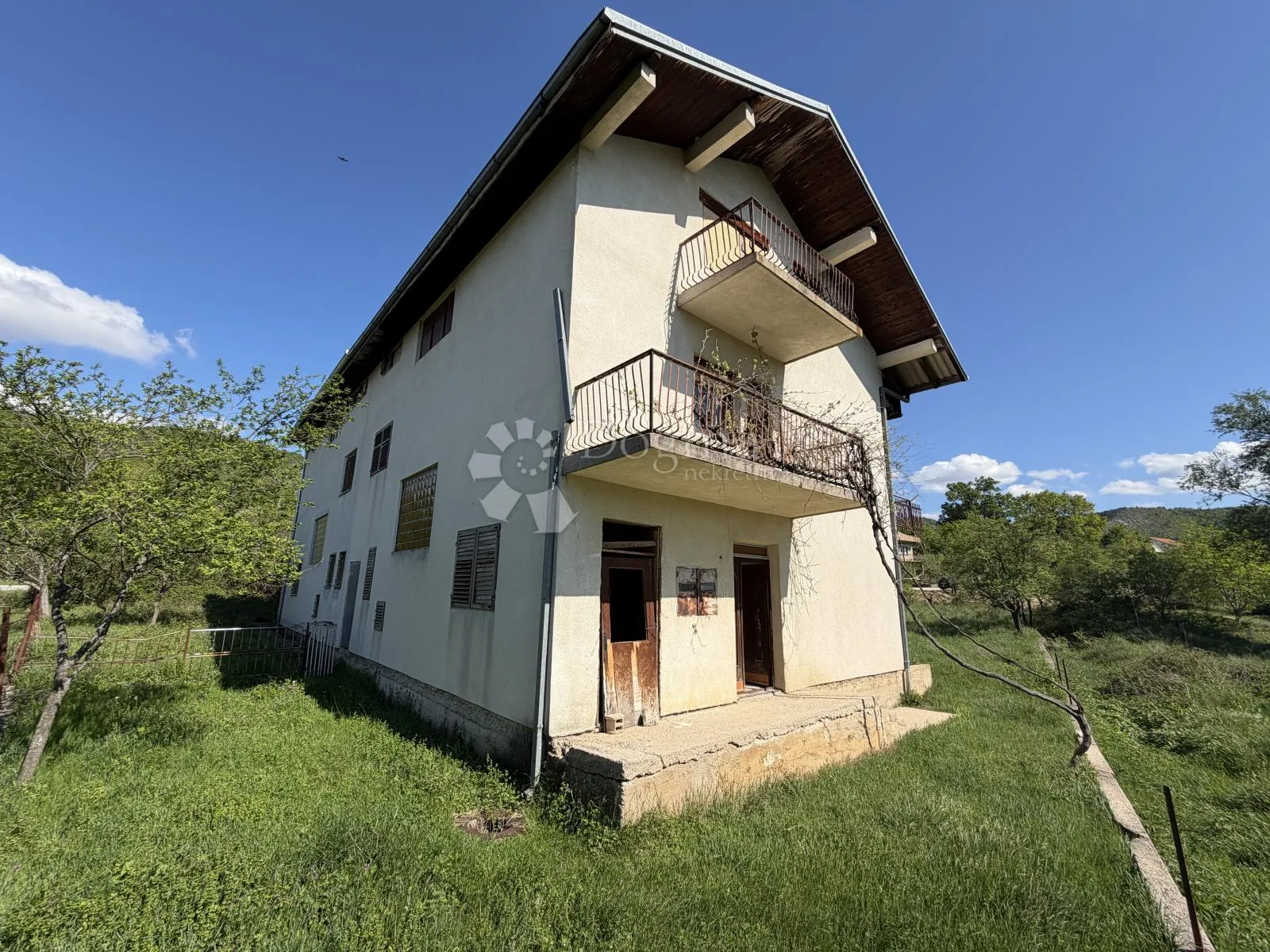 knin – kuća blizu izvora krke! idealna za turizam ili više stanova - slika 3