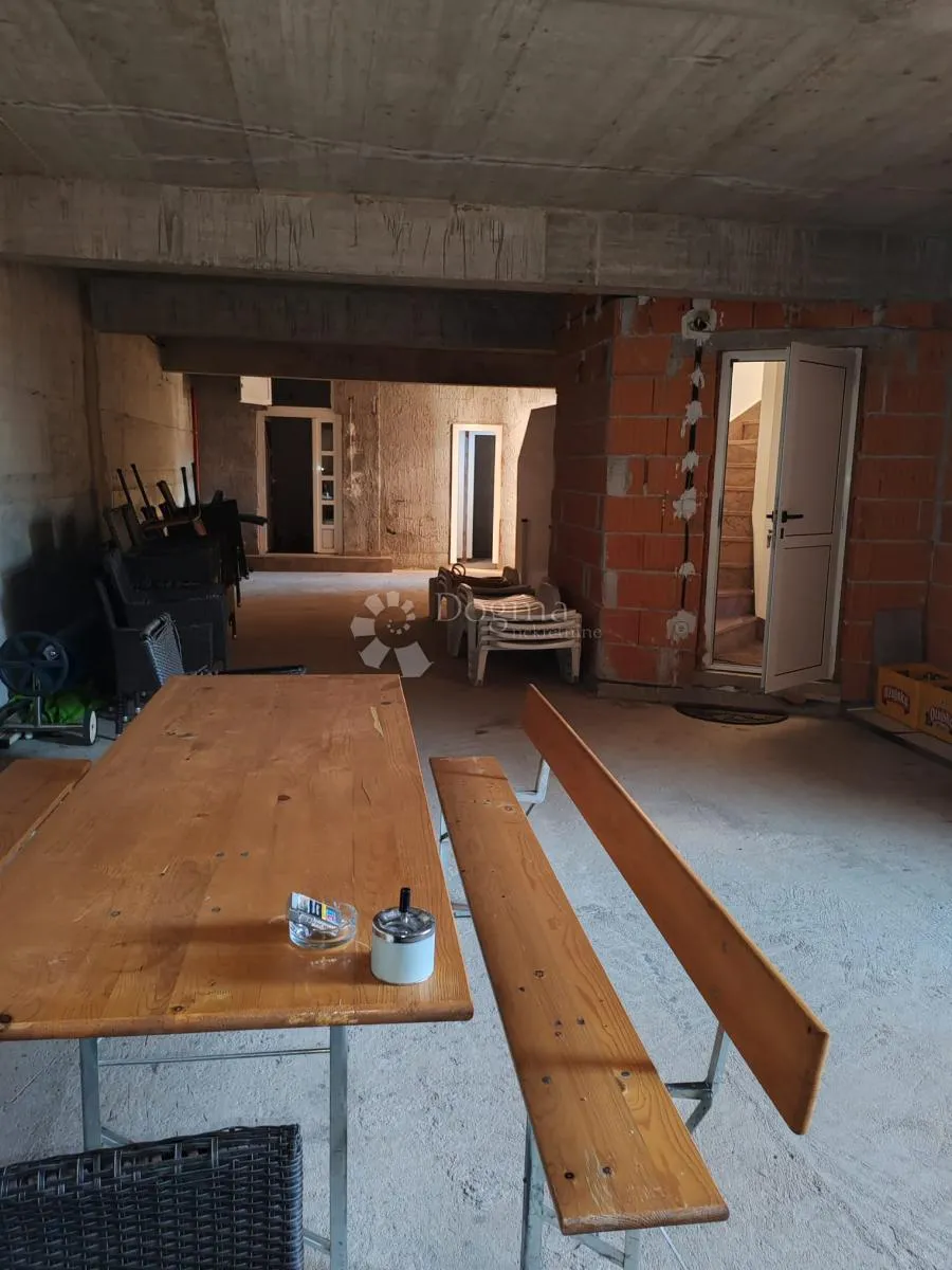 zatoglav - kuća nadomak mora sa 7 apartmana i poslovnim prostorom - slika 46