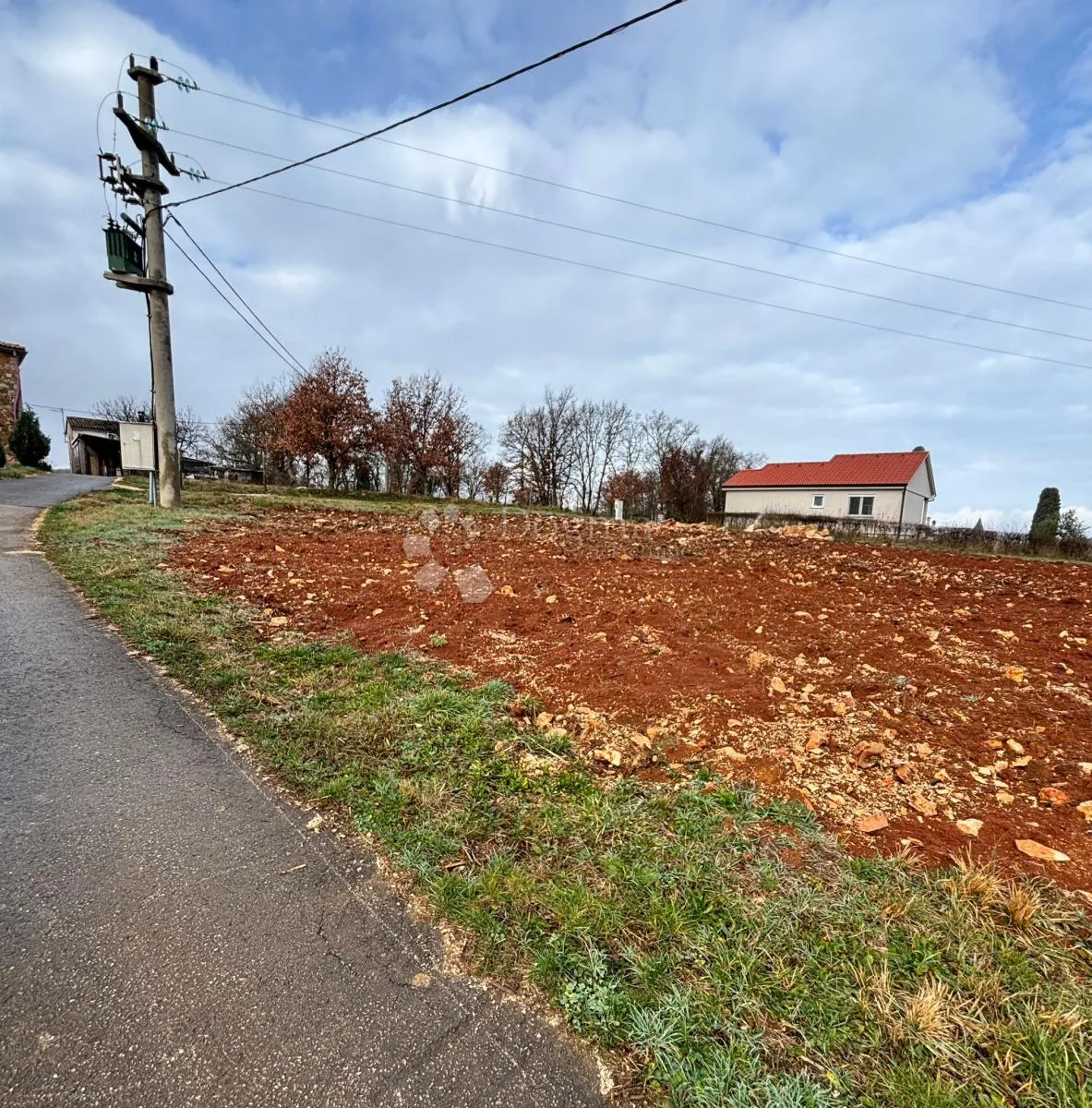 građevinsko zemljište sa građevinskom dozvolom - slika 2