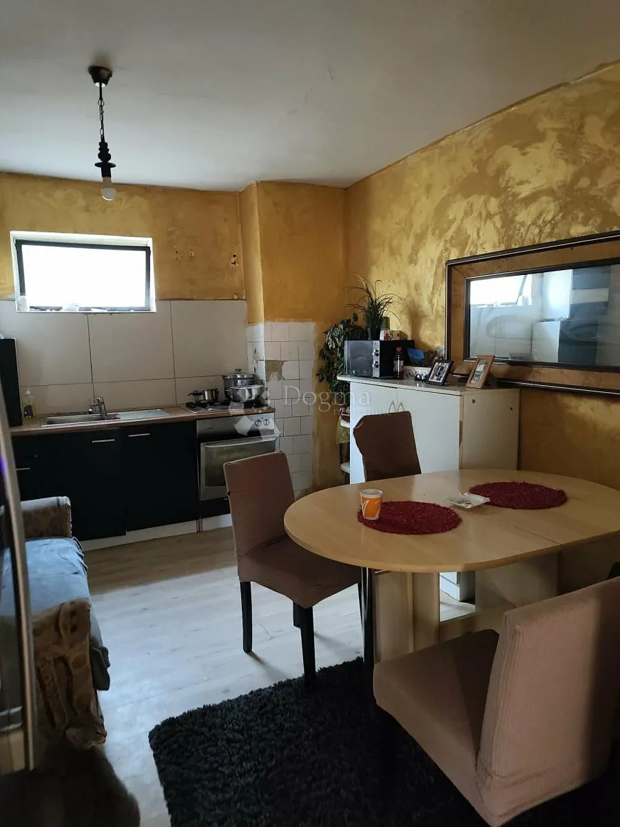 kuća s okućnicom i velikim zemljištem u koški - slika 12