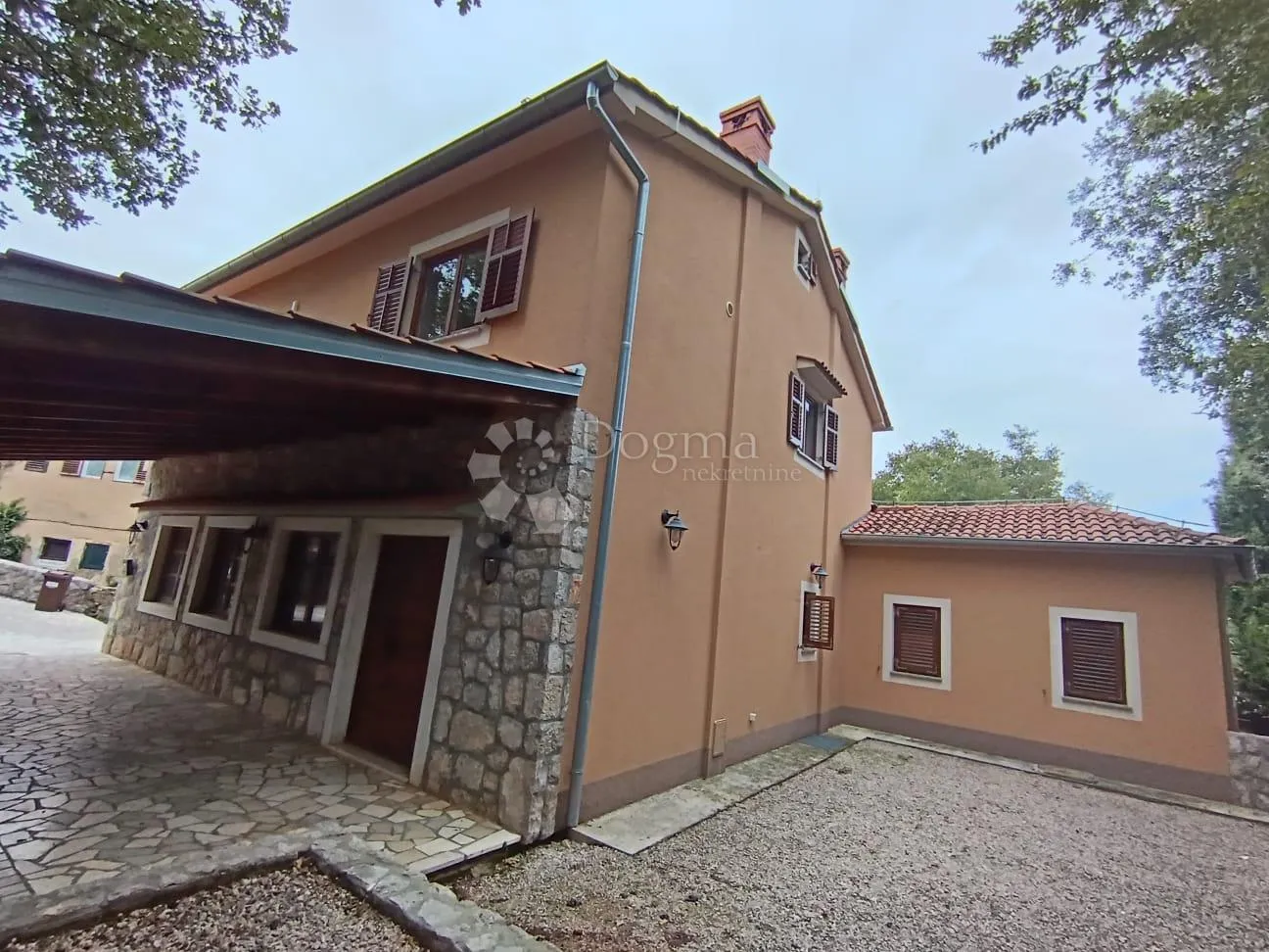 kuća s poslovnim prostorom - malinska - slika 2