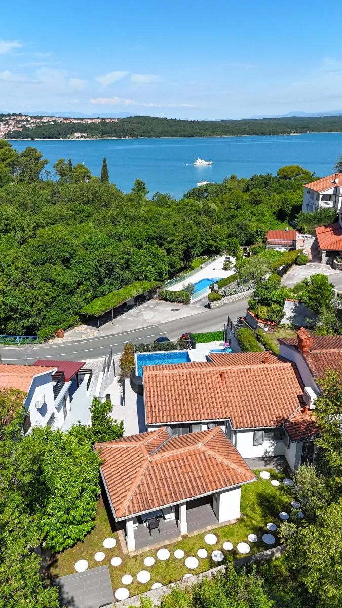 vila s bazenom na krku – odmor i investicija! - slika 40