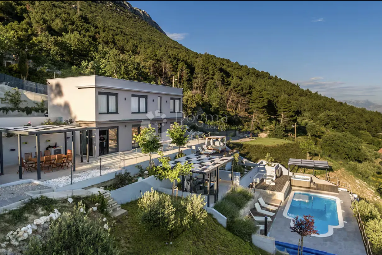 luksuzna vila s panoramskim pogledom i potpunom privatnošću u kaštelima - slika 3