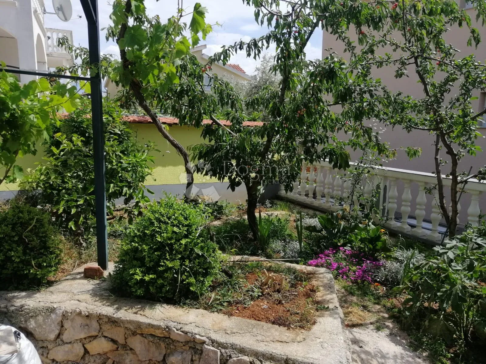 kuća u vodicama u blizini centra sa 350m2 okućnice - slika 19