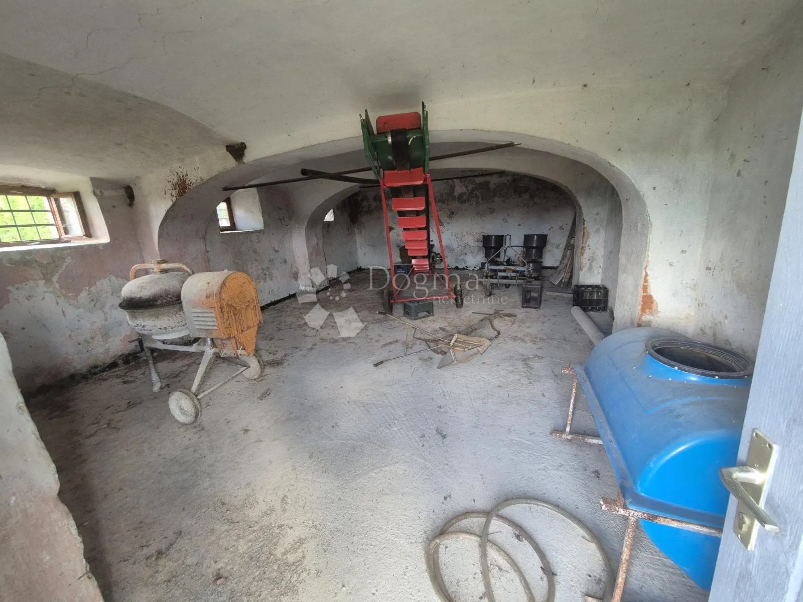 kuća starina djelomično renovirana sa 34.390m² zemljišta! - slika 19