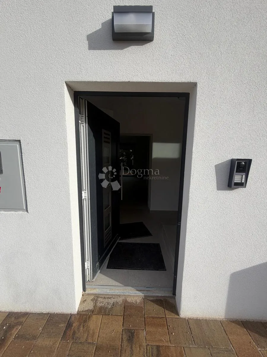 vodice - novogradnja dvosoban stan sa krovnom terasom s4 - slika 4