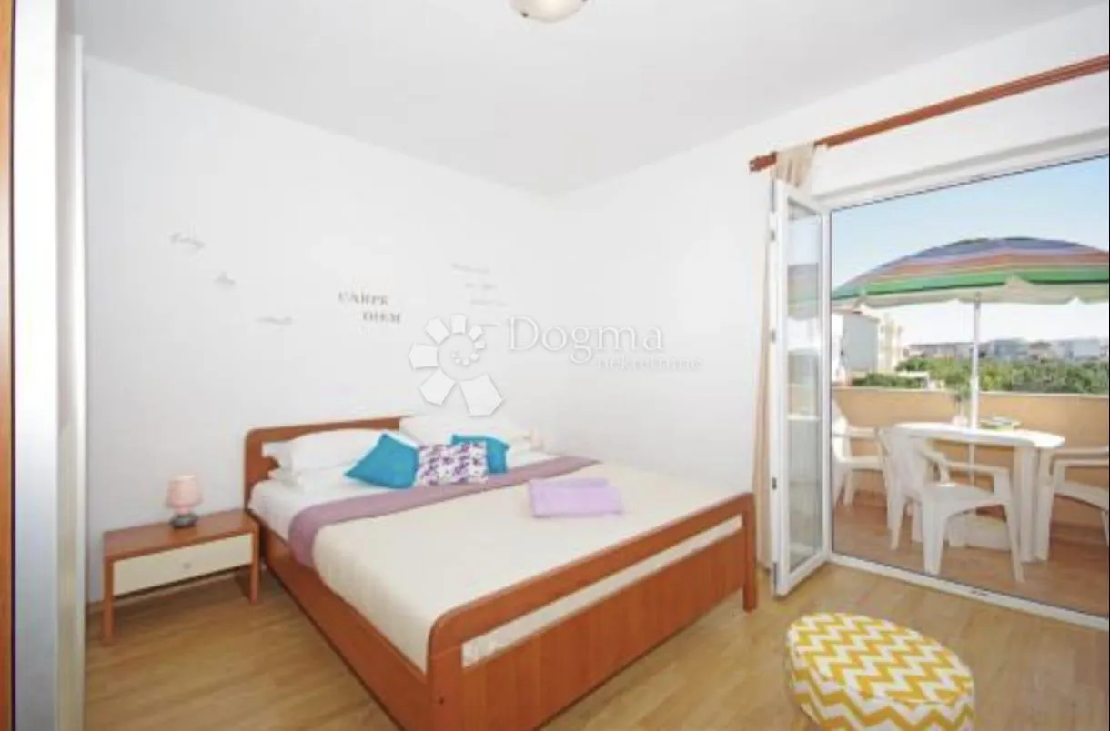 novalja, kuća sa četiri apartmana - slika 3