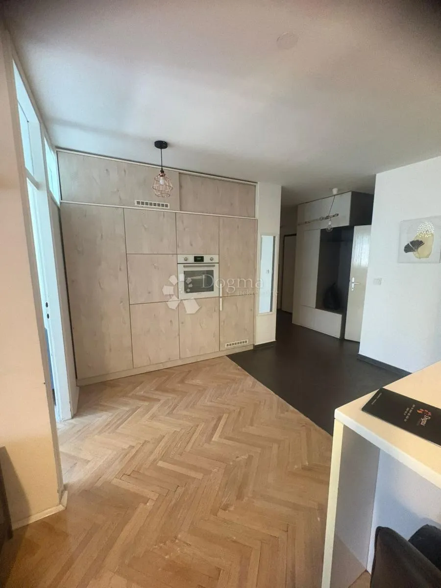 trosobni stan 62m2 sa loggiom divno uređen! - slika 8