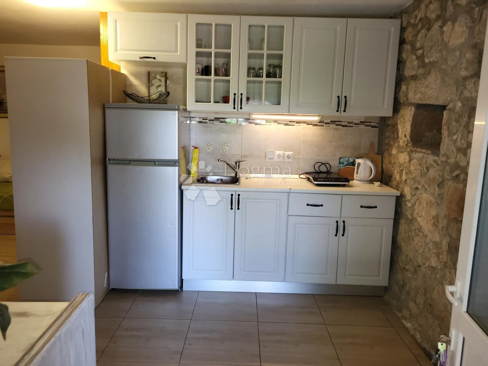grižane – dva uređena studio apartmana - slika 10