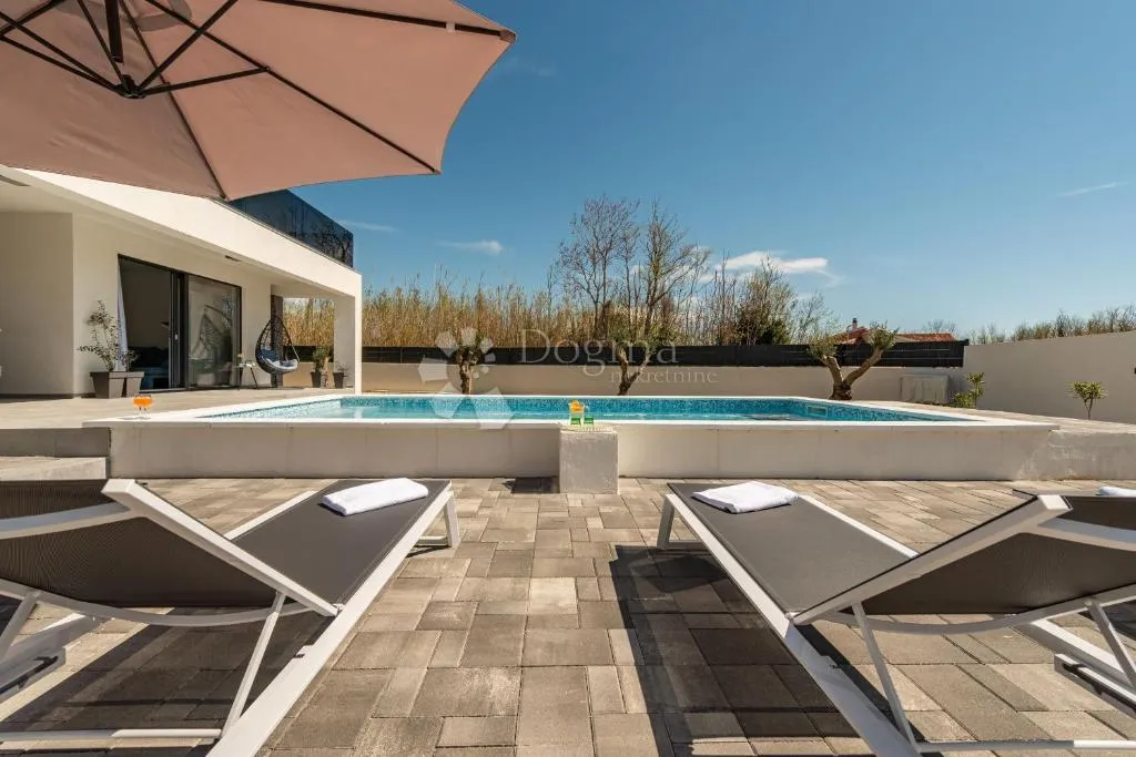 privlaka: moderna vila s bazenom - slika 21