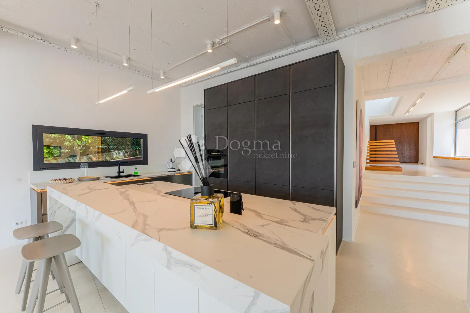 šestine – moderna vila 400 m² bazen zelenilo najam - slika 10