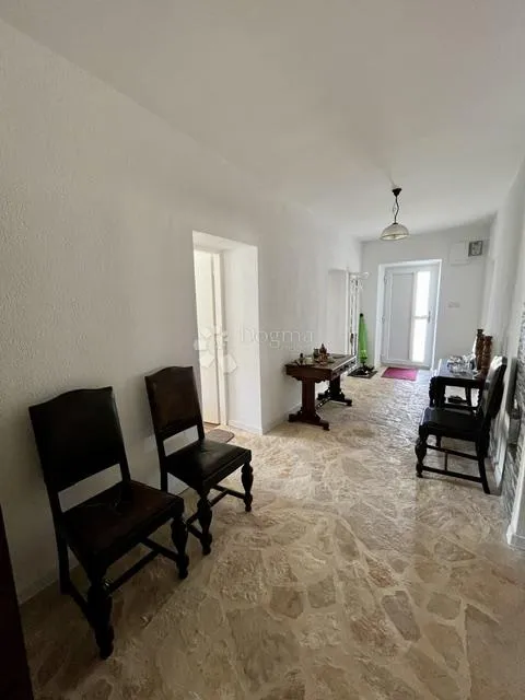 bribir,samostojeća kuća sa dva stana - slika 32