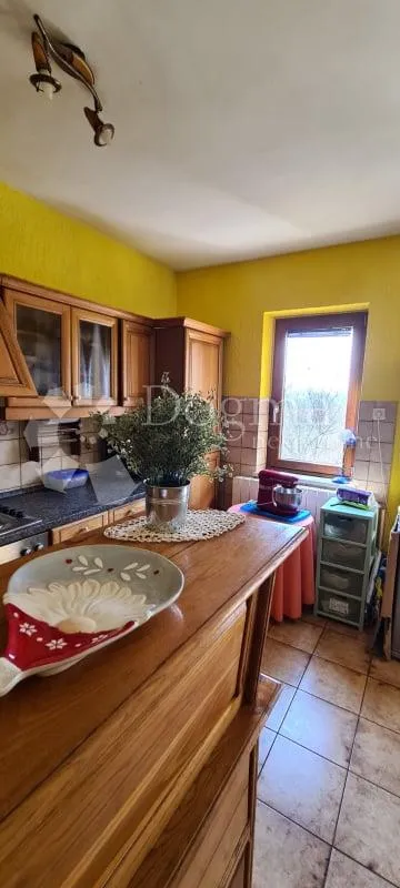 kuća sa 2 stana i prostranom građevinskom okućnicom - slika 2