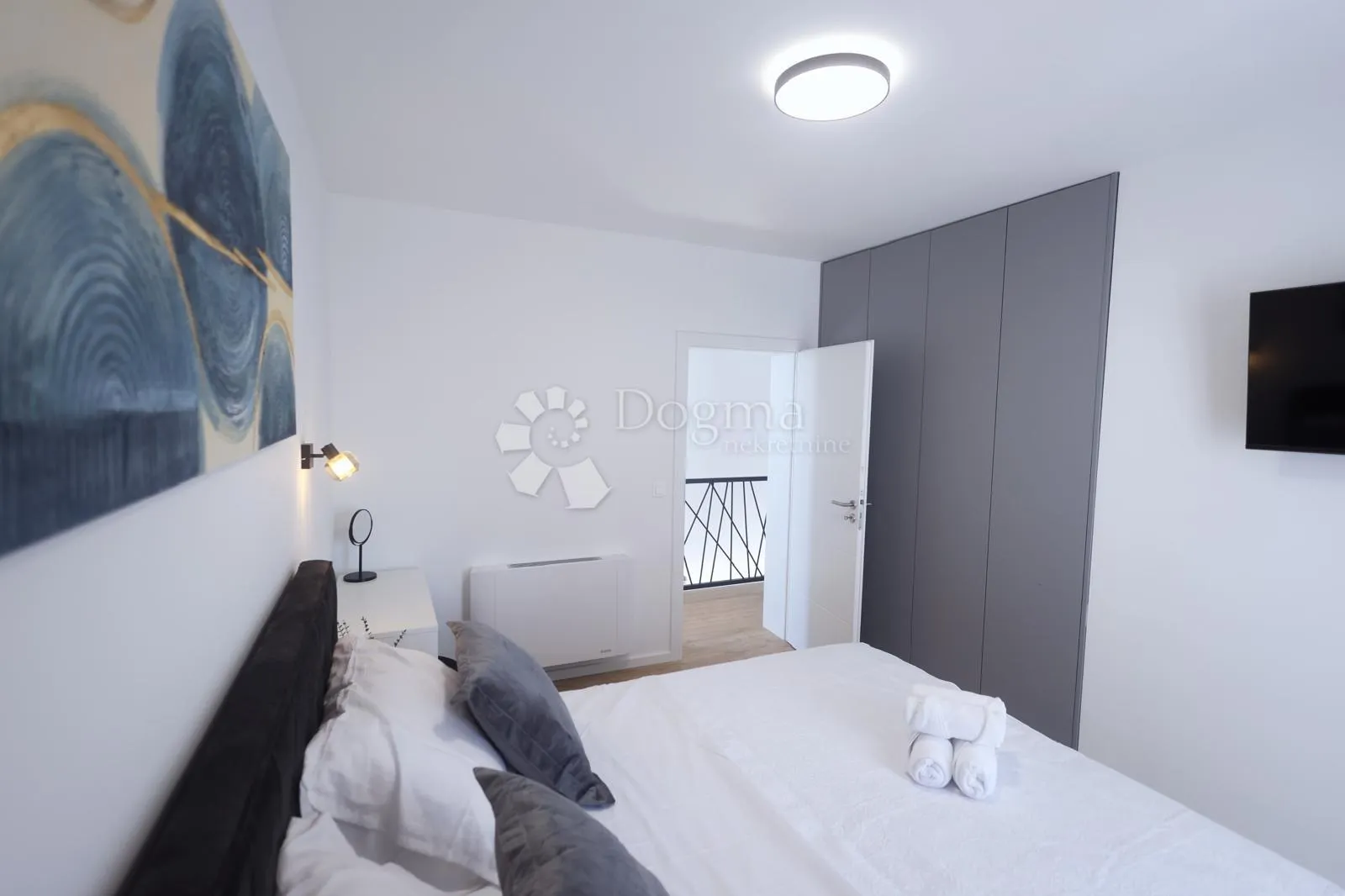 moderna kuća s bazenom -178m2, mirna lokacija - slika 17