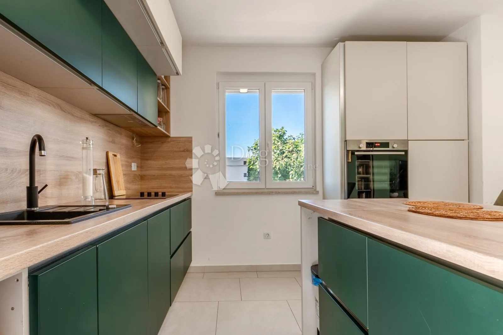 ekskluzivna nekretnina u kostreni – cijela etaža, apartman i velika garaža sa spremištima! - slika 7