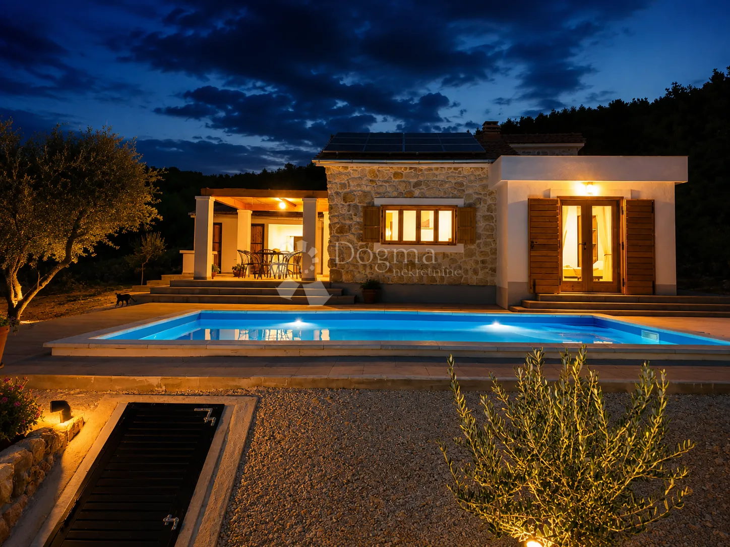 mediteranska vila okružena maslinama s panoramskim pogledom - slika 1