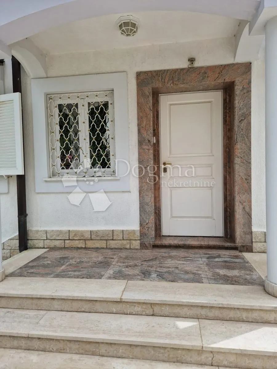 atraktivna villa sa pogledom na more - slika 29