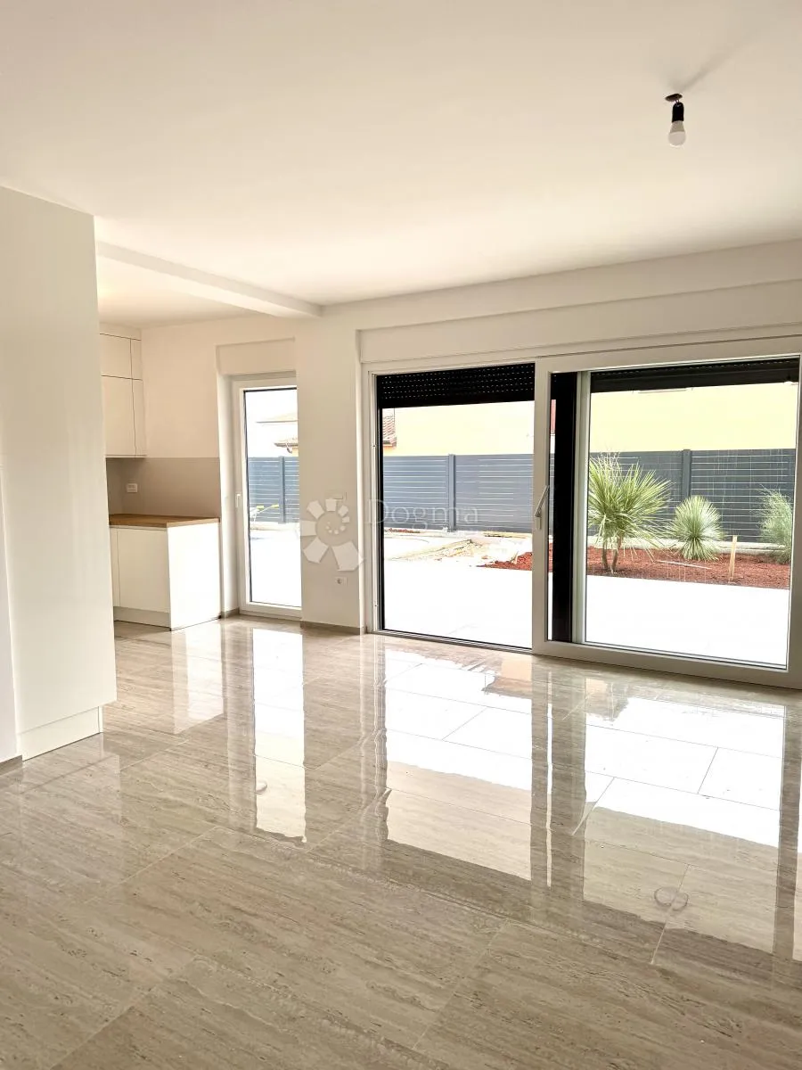 novigrad – moderan stan s privatnim bazenom i terasom - slika 2