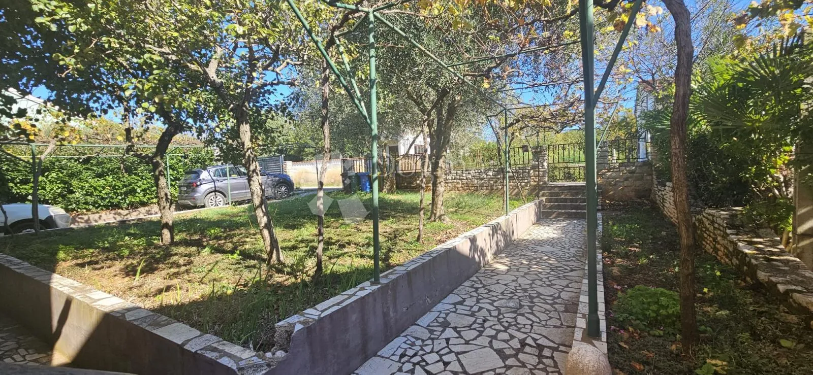 kuća sa 3 stana - slika 26