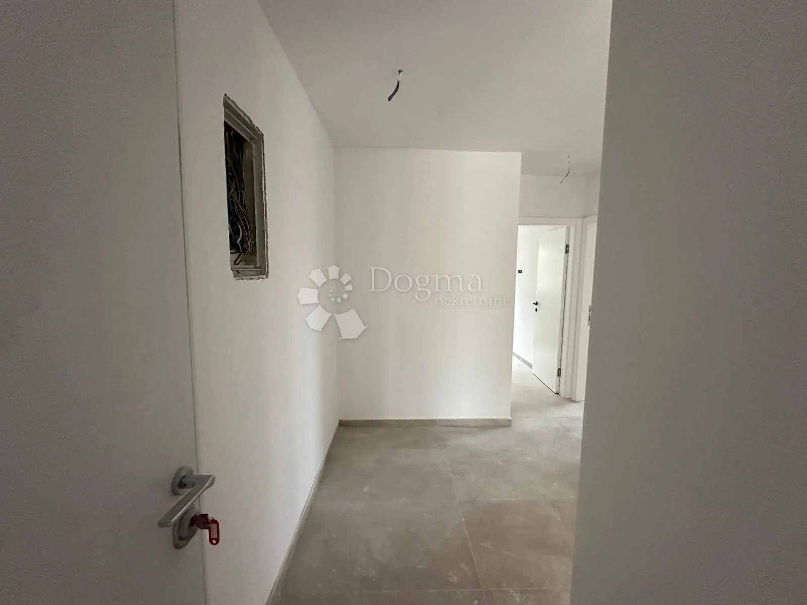 moderna novogradnja 70m od mora - slika 19