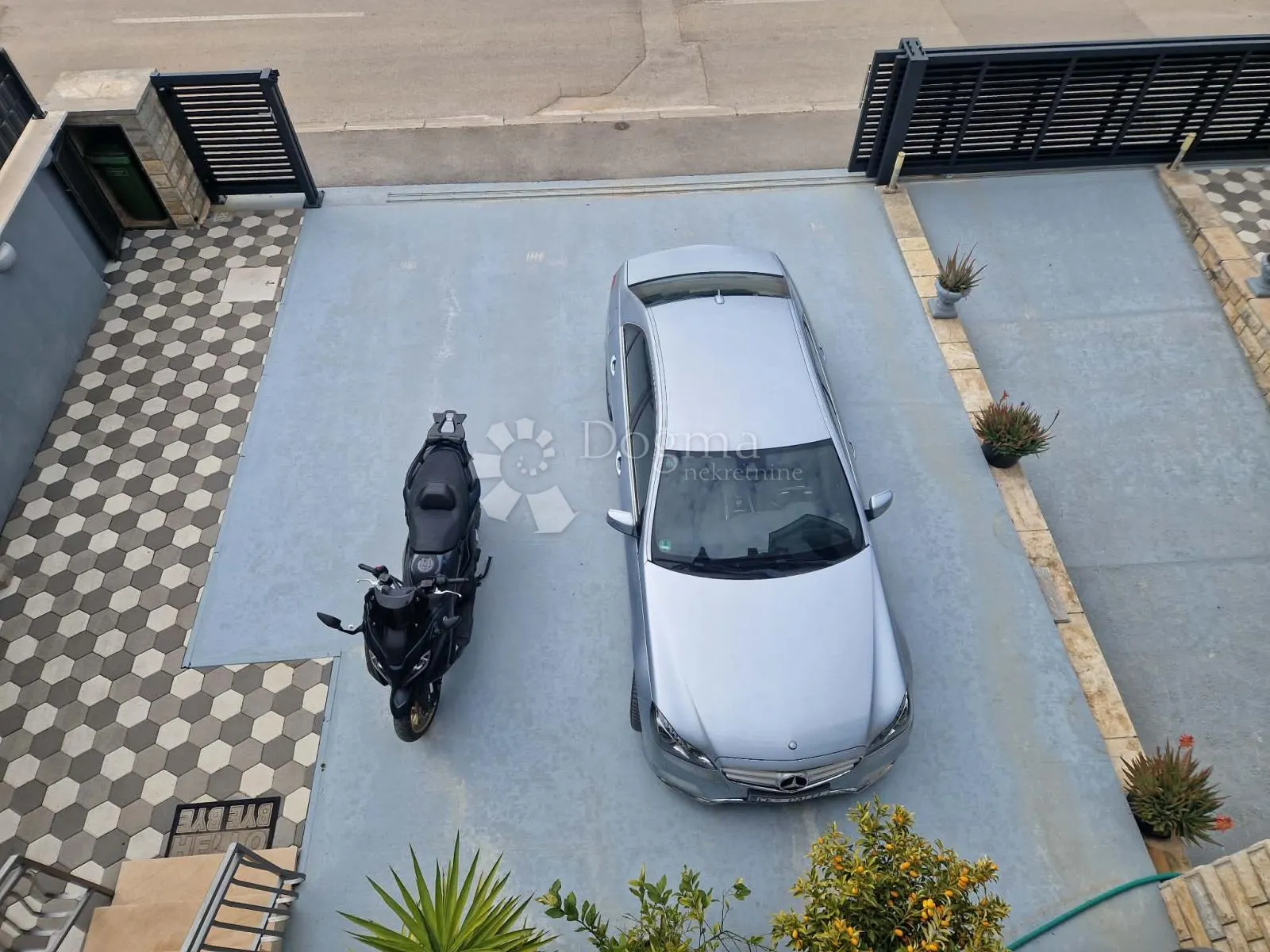 kuća s 4 apartmana - drugi red od mora - slika 61