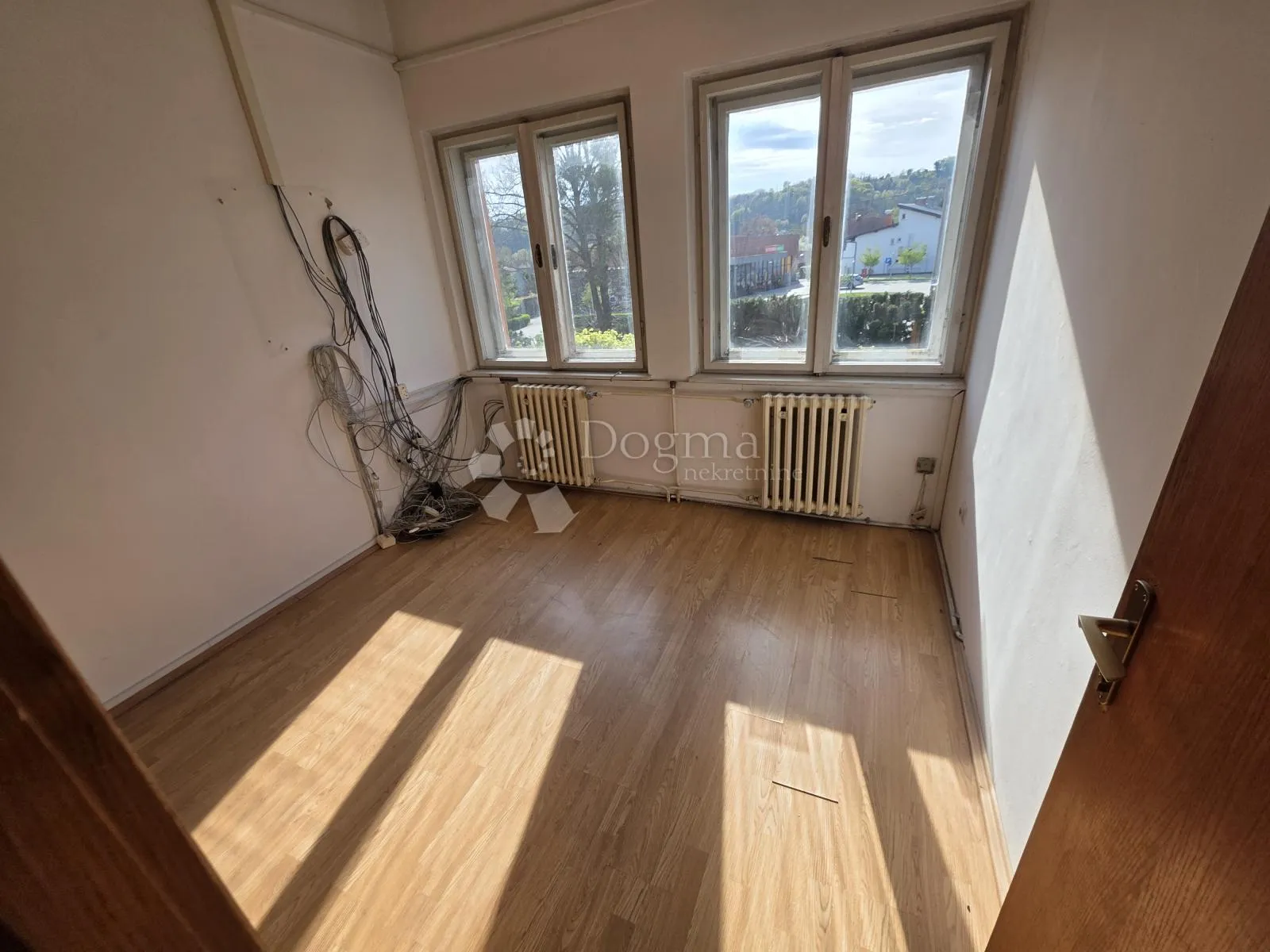 najam uredskog prostora cca 298m² - 8 ureda, spremište - slika 5