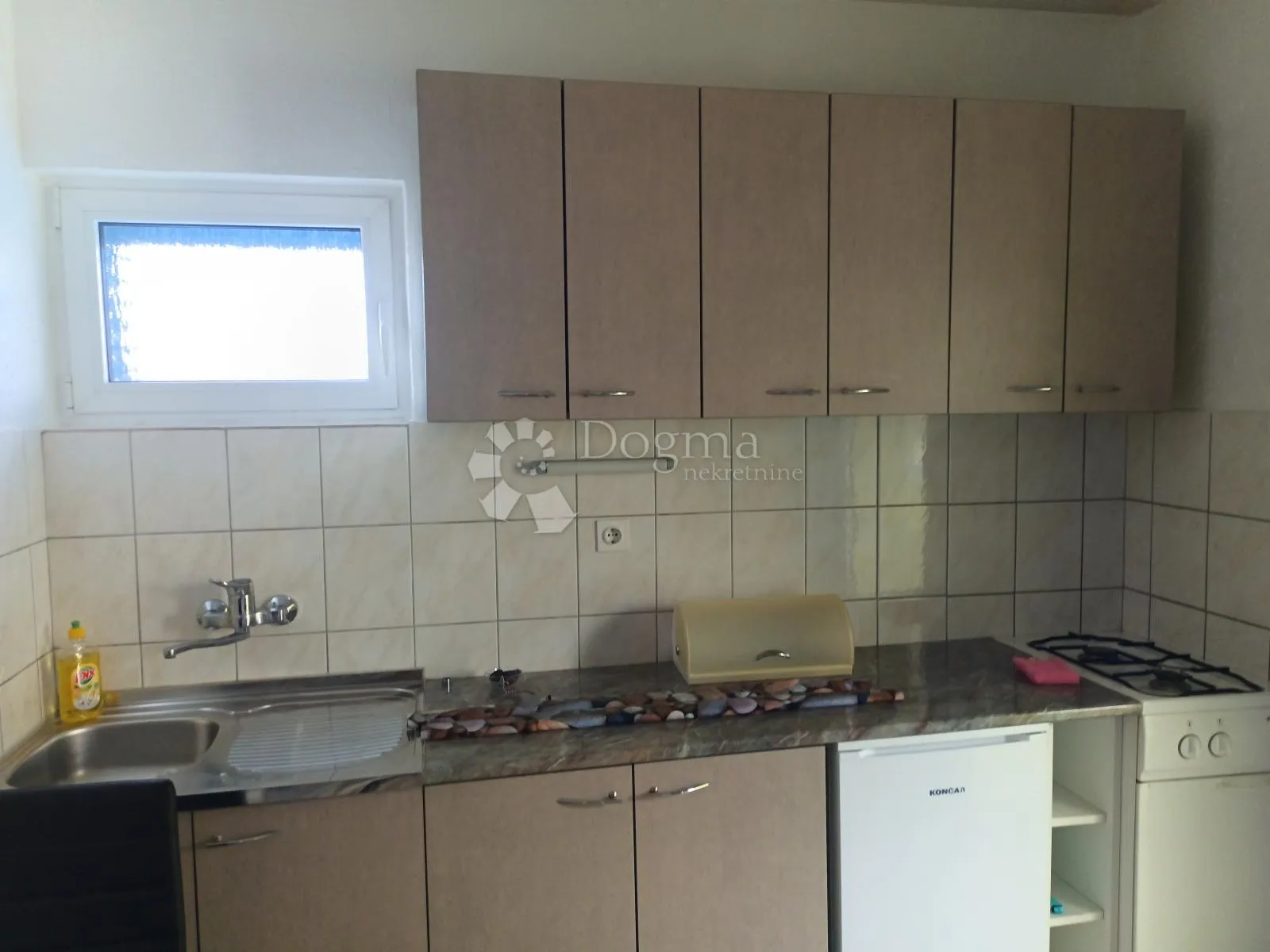vodice prekrasna kuća sa 9 apartmana 100 metara od mora - slika 30