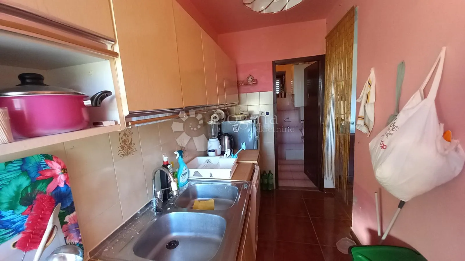 prostrana kuća s dva apartmana u mirnom okruženju blizu brtonigle - slika 7
