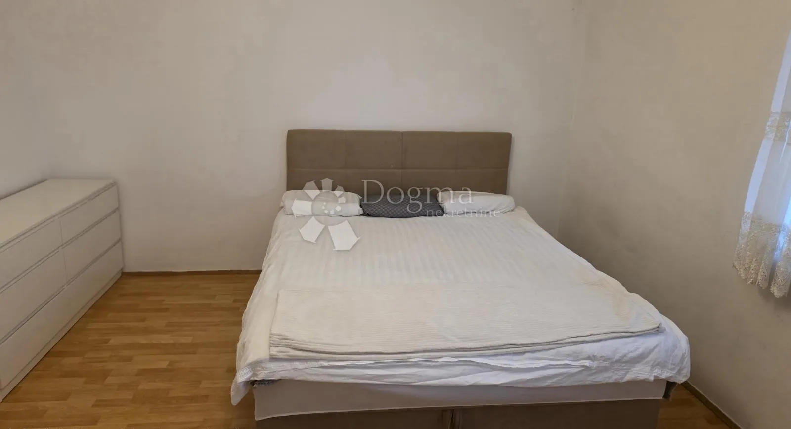 lički osik novouređeni stan centar - slika 12