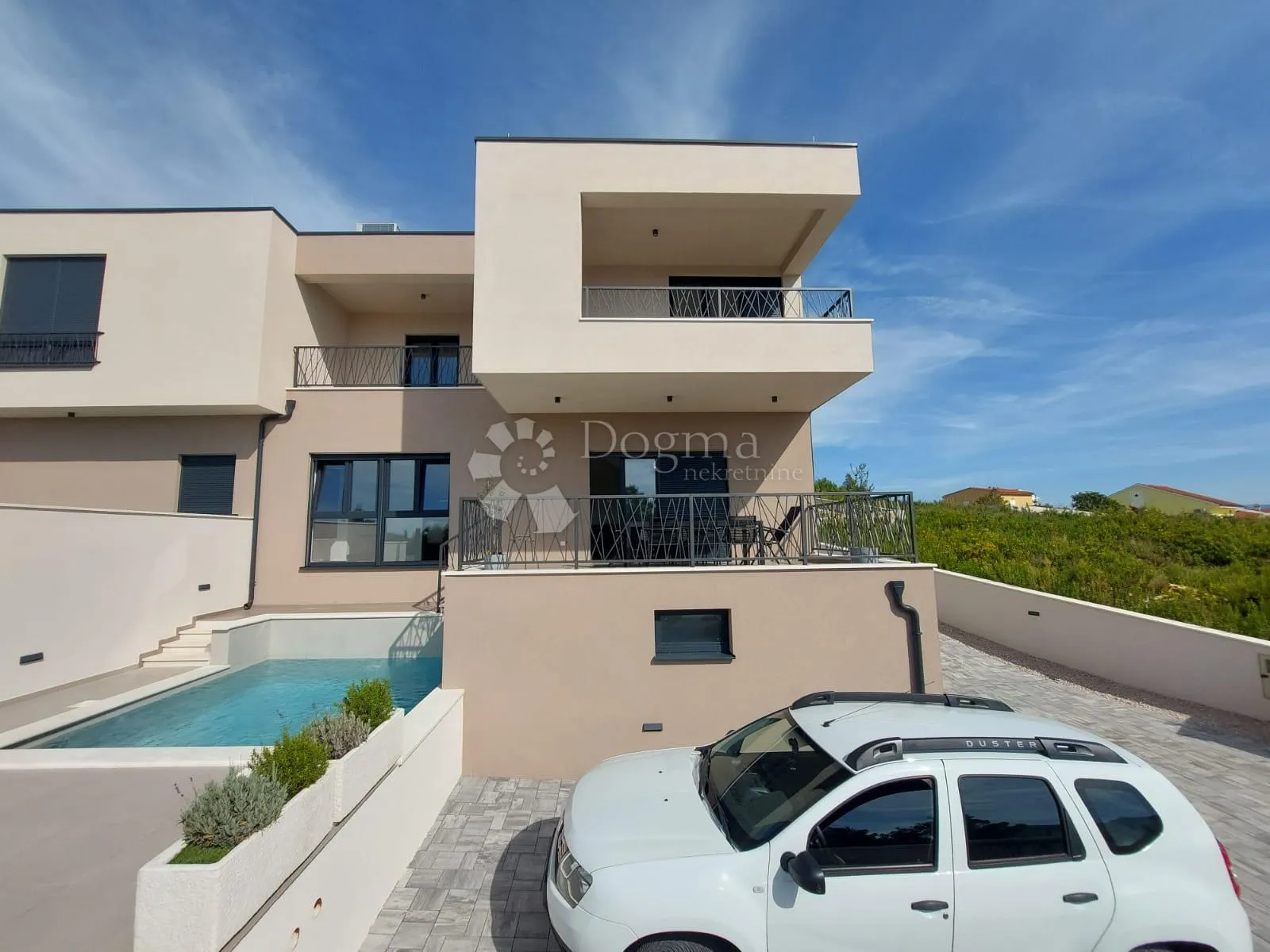 vodice duplex kuća na atraktivnoj lokaciji sa prekrasnim pogledom - slika 2