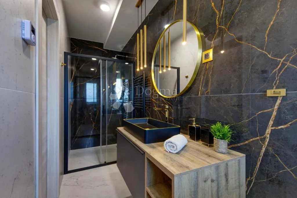 moderna villa s bazenom, saunom i jacuzzijem - slika 17